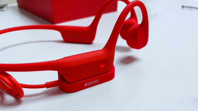 支持无线充电，15区分压佩戴更舒适，南卡NEO骨传导耳机体验