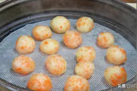 把土豆放锅里蒸一蒸，没想到这么好吃，一口一个超解馋，比肉还香图片