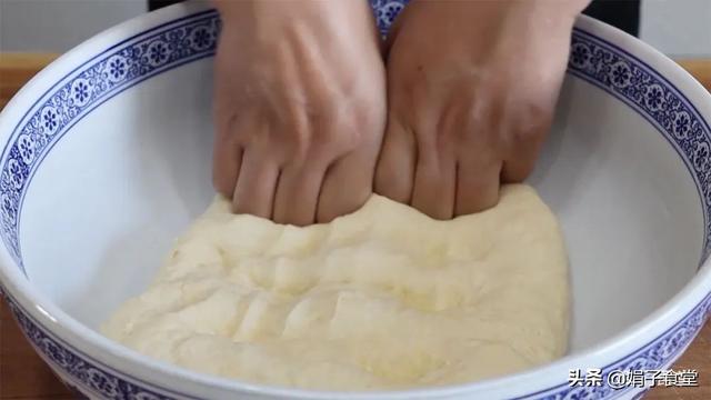 自制健康油条，告诉你做法窍门和详细配方，蓬松酥脆，凉了也不硬