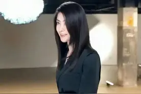 47岁陈慧琳和49闫妮差距好大！一个路边大妈，一个嫩得像“豆腐图片