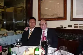 无偿捐出1000亿，黄峥退休436天后，财富大缩水，拼多多跌落神坛图片