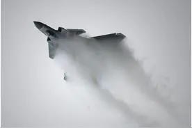 歼20超机动又狠又稳，多亏一对腹鳍，还能红外隐身，F35做不到图片