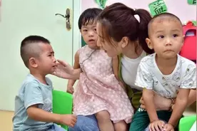 宝宝哭闹不去幼儿园，想让孩子适应快，家长就把五件事提前做好图片