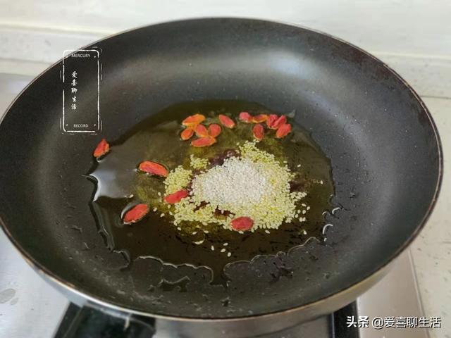 四月，吃荠菜不如吃它，鲜嫩正当季，好吃又防病，不懂吃就可惜了