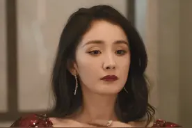 垮了！杨幂新剧开播，磨皮滤镜遮不住老态，两集出现3个整容脸图片