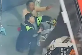 后续！河南救人外卖小哥已找到，家长鞠躬感谢 承诺可以免费吃水果图片