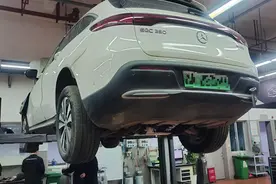 8千公里烧坏电机，奔驰EQC女车主：46万买了个有病的电动爹图片