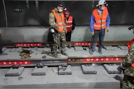 交广会客厅｜成都工务大修段助力成昆铁路复线全线实现“轨通”图片