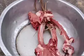 土豆烧排骨这样做，味道真的很不错图片