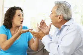 老人再婚半年散伙，阿姨：他真不是东西，大爷：你是谁家大小姐？图片