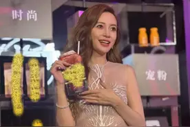 杨颖出席香港活动，颜值在线大秀好身材，复出之路仍困难重重图片