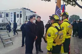 卧龙区应急管理局：圆满完成“正月初一”白河月亮岛大型焰火晚会安全保障任务图片