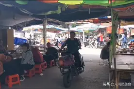广西农村的路边摊，一碗白粥配几十道菜吃个饱，结账时不敢相信图片