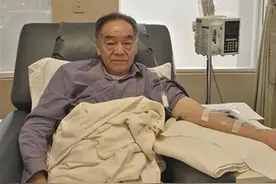 72岁肿瘤专家患癌，赴美抗癌一年离世，临终前2个反思，引以为戒图片