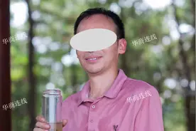男老师租住屋酒后磕破头倒地身亡，妻子称家中30万现金没了，离异女教师称已退还担保，县纪委和公安调查图片