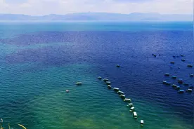 云南·抚仙湖，万顷琉璃万顷蓝，一湖纯净深蓝，一直流淌心间；图片