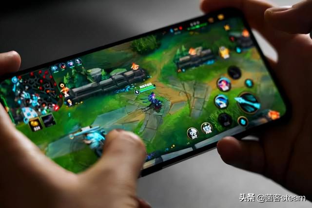 大批王者玩家涌入LOL手游后，老玩家表示：救救孩子