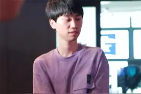 Doinb之后管泽元也下场，亲自调侃T1和李哥：肉都熟了嘴还在动图片