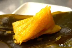 碱水粽简单家常的做法，蘸着白糖吃特香，是童年最爱的甜粽子图片