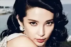 “疯批”女星一巴掌抽醒内娱，行为错乱被全网黑，这瓜太多吃撑了图片