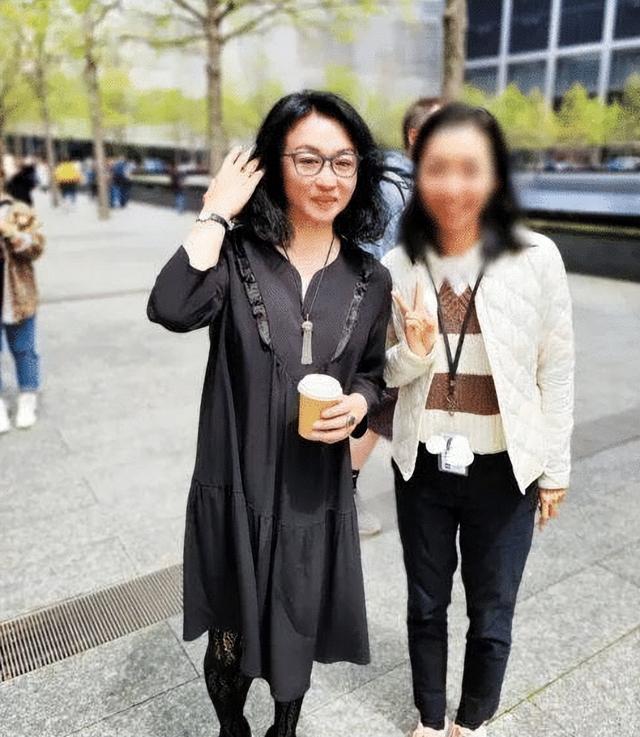 姚明卖掉豪宅赴美，乐嘉晒图居美生活，他们密集移民美国？