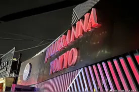 柬埔寨西港一夜店起火，致2死3伤图片