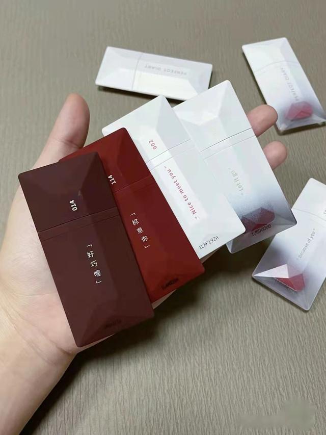 国货彩妆花西子、完美日记为啥这么火？看完你也会想拥有一款