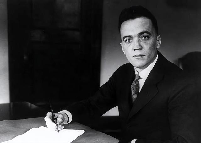 从普通特工走向fbi局长的道路,美利坚之盾——胡佛(02)