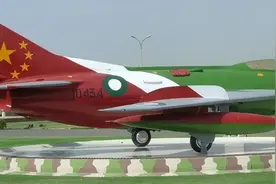 巴基斯坦发生示威，中国产功勋战机被烧毁，“巴铁”这次真危险了图片