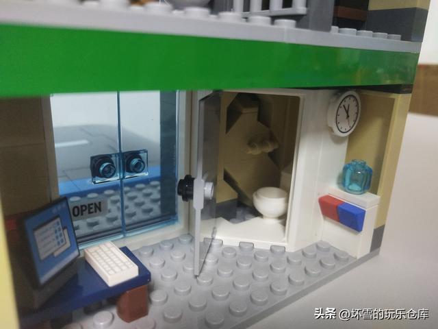 乐高城市组套装试玩，警察大战银行抢匪，保障乐高城市安全