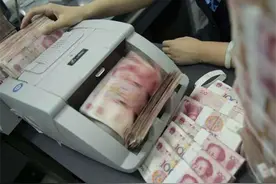银行错将800元转成800万，发现时储户已经将钱花光，谁的责任？图片