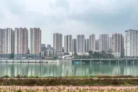 逛重庆金佛岛公园，看都市发展新区的扩张，一年便建起一大片城图片