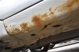 男子买车半个月就生锈，经销商拒赔：花了多少钱没数？图片