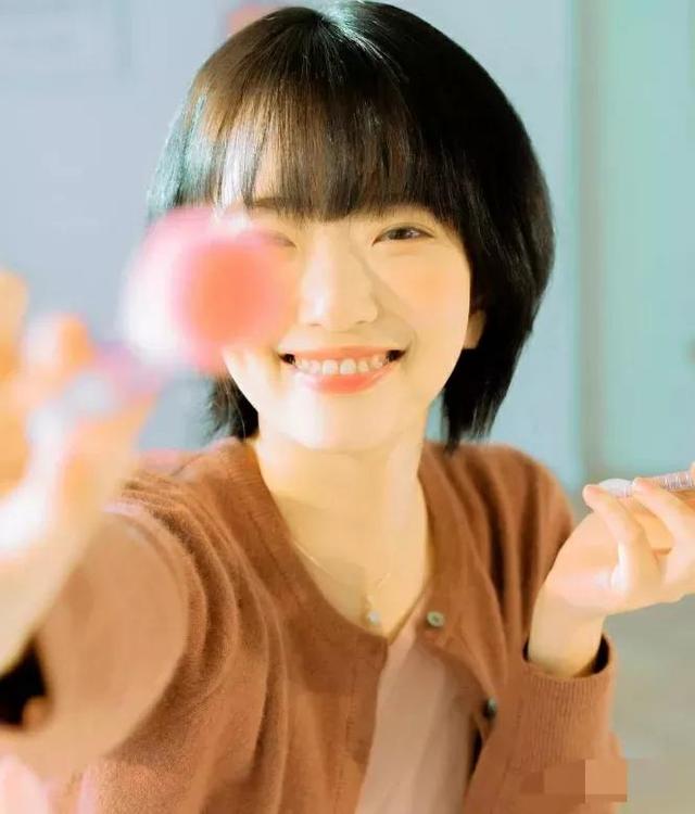 (圆脸适合什么发型学生女短发) - 冷求网