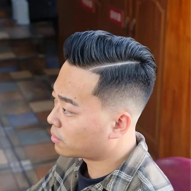 长脸型适合剪什么发型男,男生胖胖发型前刺微分 - 冷求网