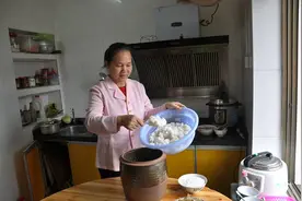 广西有一种里面都是蛆的粥，有蛆的才叫正宗，谁敢试一试？图片