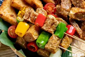 排队200米、挤到路边都要吃！外酥里嫩会biu汁，它值得一个复刻图片