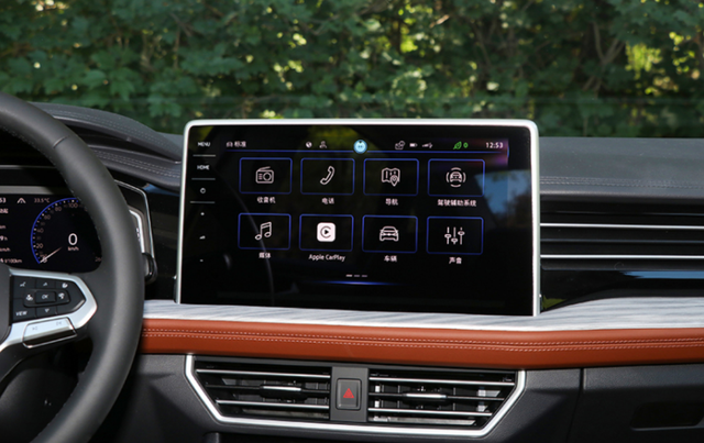 中庸依旧是亮点，新款速腾探店，5个优点3个缺点，花15万你买它？