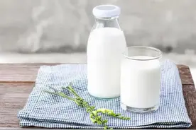 这些“假牛奶”已被列入黑名单，别再当宝给孩子喝了，好多人不懂图片