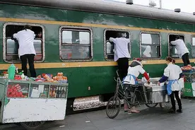 高铁普及后，普通列车每天只剩2班，被取代的绿皮火车都去哪了？图片