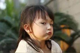 2岁出道年入百万，因长相甜美被禁止整容的刘楚恬，如今长成啥样?图片