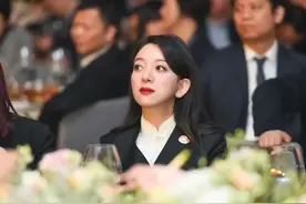 广东美女富豪陈丹霞：22岁出国创业，4年狂赚55亿，如今身价145亿图片