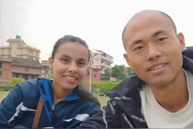 甘肃小伙去尼泊尔找对象，钱花了没找上，帮姑娘家修灶台也没下文图片