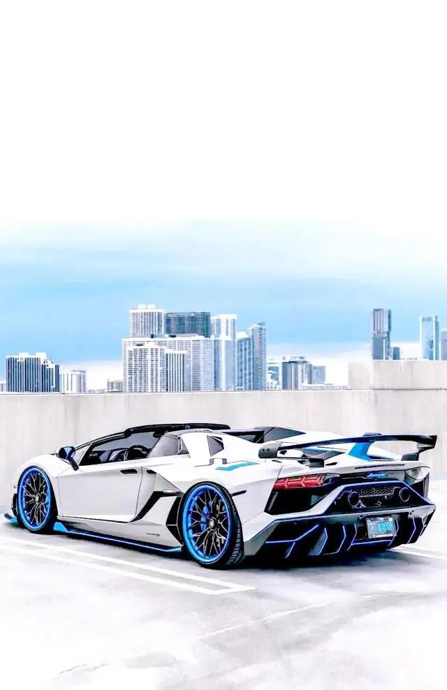 全屏超高清的超跑豪车壁纸 .欣赏一下 ！#创作灵感