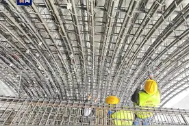 西十高铁全线最大断面隧道启动衬砌混凝土浇筑施工图片
