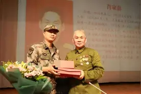 越南战场上他未杀一人，却受到王震慰问，还荣获一等军功，为何？图片