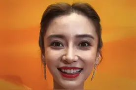 金鸡奖怼脸采访才精彩，死亡角度明星都扛不住，高圆圆瞬间老五岁图片