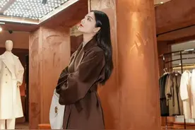 去了上海才发现：“一身黑”过时了，满大街都是“美拉德穿搭”！图片