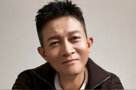 知名演员杨志刚：我们家大事小事都由媳妇主，钱也归她管图片