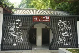 厕所门上的“大象长颈鹿”是什么意思？看不懂的人只能等着尿裤子图片